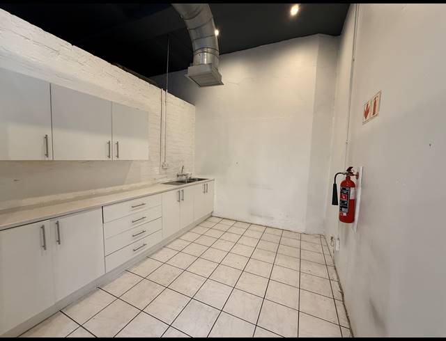 228M² OFFICE TO LET IN MILPARK